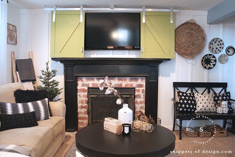Amberatsnippets's tweet photo. Family room reveal!!! 
Black &amp; white modern boho.  Warm &amp; rustic, just in time to cuddle in for the winter...
#WeakForBoho #NelipotLife #WanderlustHeart #ad #KingRanchLife  
Pictures &amp; DIY instructions:
https://t.co/mAcgyAMdGU https://t.co/ASWLBLTlSc