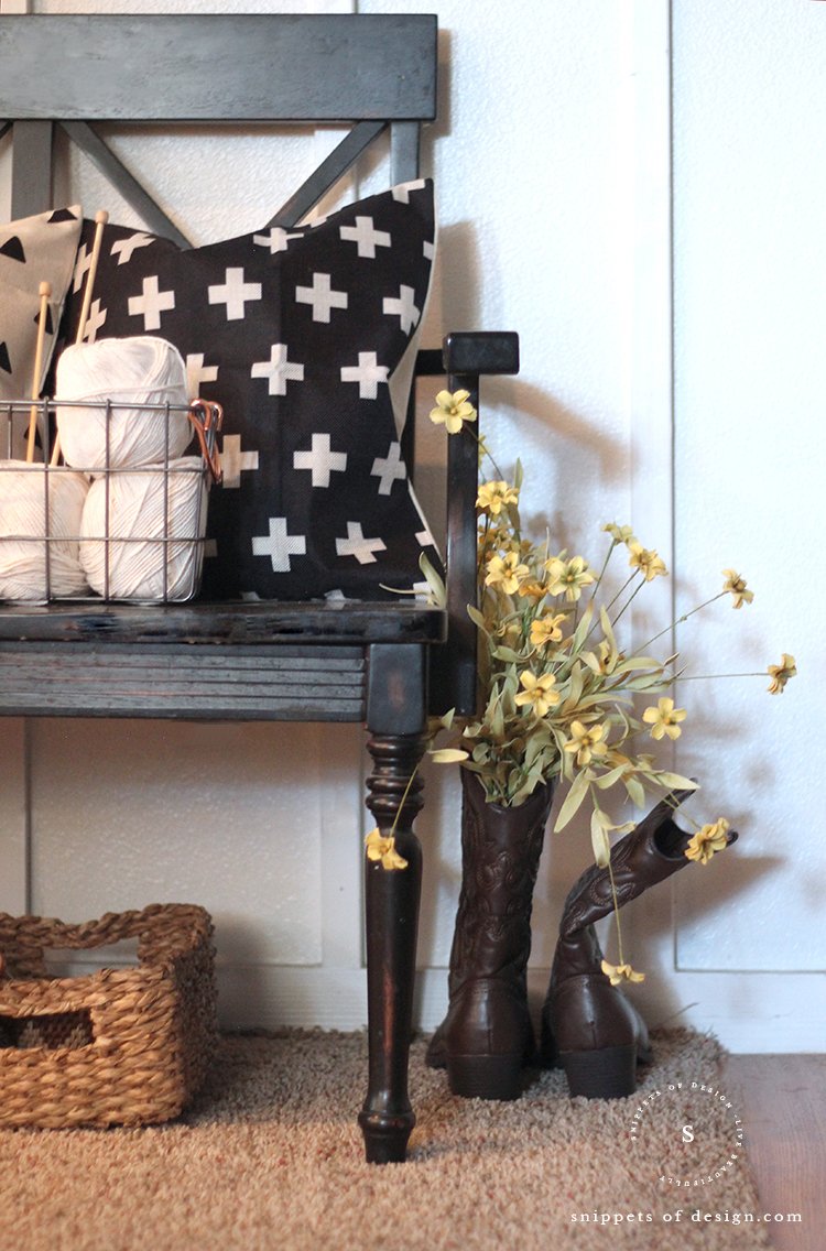 Amberatsnippets's tweet photo. Family room reveal!!! 
Black &amp; white modern boho.  Warm &amp; rustic, just in time to cuddle in for the winter...
#WeakForBoho #NelipotLife #WanderlustHeart #ad #KingRanchLife  
Pictures &amp; DIY instructions:
https://t.co/mAcgyAMdGU https://t.co/ASWLBLTlSc