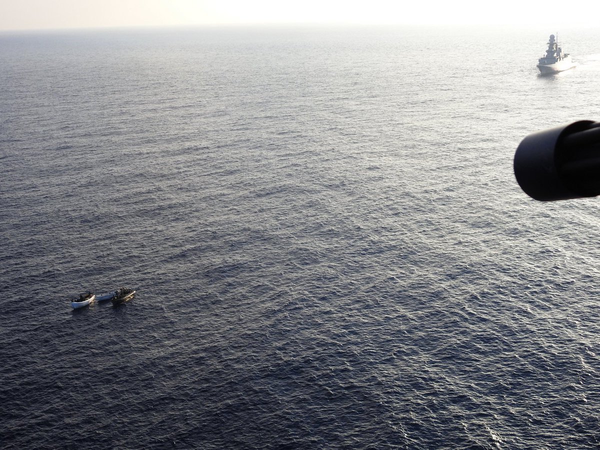EUNAVFOR's tweet photo. .@EUNAVFOR successfully searches for and detains suspected pirates in the Southern Somali Basin #piracy #EU #OpAtalanta : https://t.co/HQbsqY2Hem https://t.co/xbaT38Tkwg