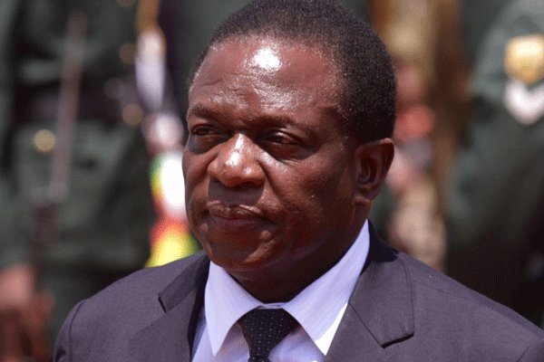 JusticeJFK's tweet photo. Emmerson Mnangagwa, le successeur désigné, 75 ans, jamais élu, battu 2 fois aux législatives, il n'a siégé au parlement que sur nomination de #Mugabe... De Mugabe à Mugabe Light? #Zimbabwe https://t.co/aot44wZPQt