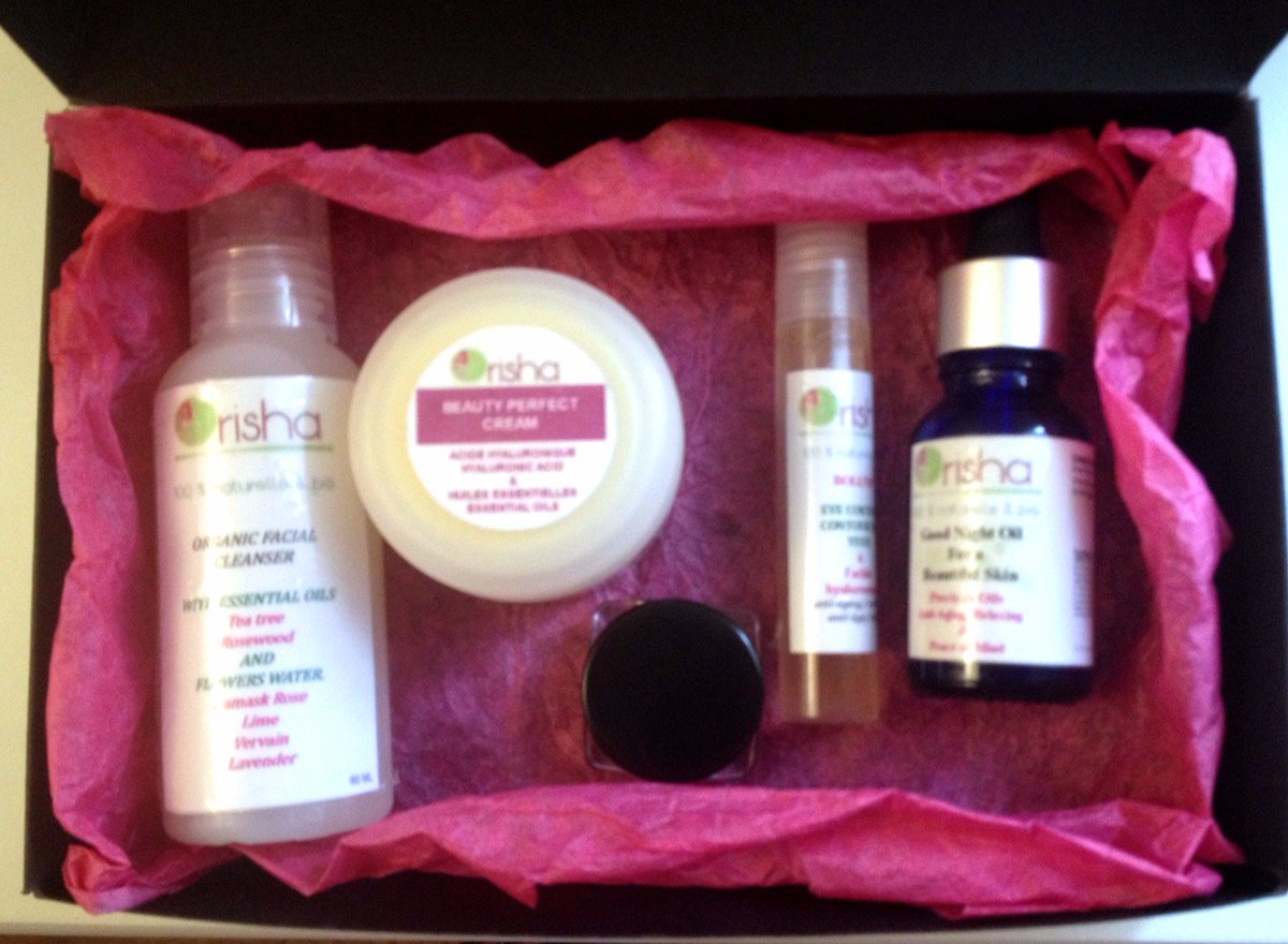 orishabio's tweet photo. https://t.co/CkxhFvYdQb Coffret cadeau anti-âge bio à l'acide hyaluronique #madeinFrance #Organicskincare https://t.co/Qj3D4kIab1