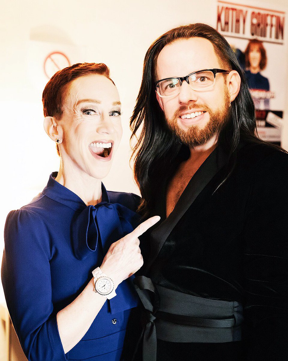 This was MY meet&amp;greet with „THE“ <a href="/kathygriffin/">Kathy Griffin</a>. Haters gonna say I photoshopped my head on <a href="/ConchitaWurst/">Conchita Wurst</a>‘s body. 🖕🏻😂 #laughyourheadoff