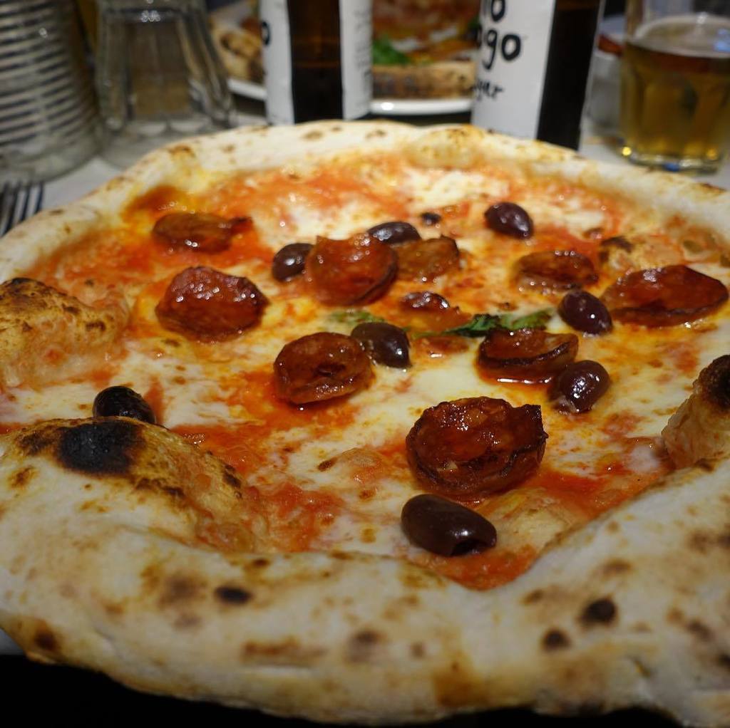 Brightonbbblog's tweet photo. My review of Franco Manca's new menu just went live on the blog .
.
.
.
#pizza #sourdough #crust #mozerrella #chorizo #olives #francomanca #food #instafood #instapizza #foodie #brightonfood #brightonfoodie #brightonblog #brightonblogger #fdblog #foodblogโฆ https://t.co/U34b33EvVV https://t.co/5xQNZWUgxu