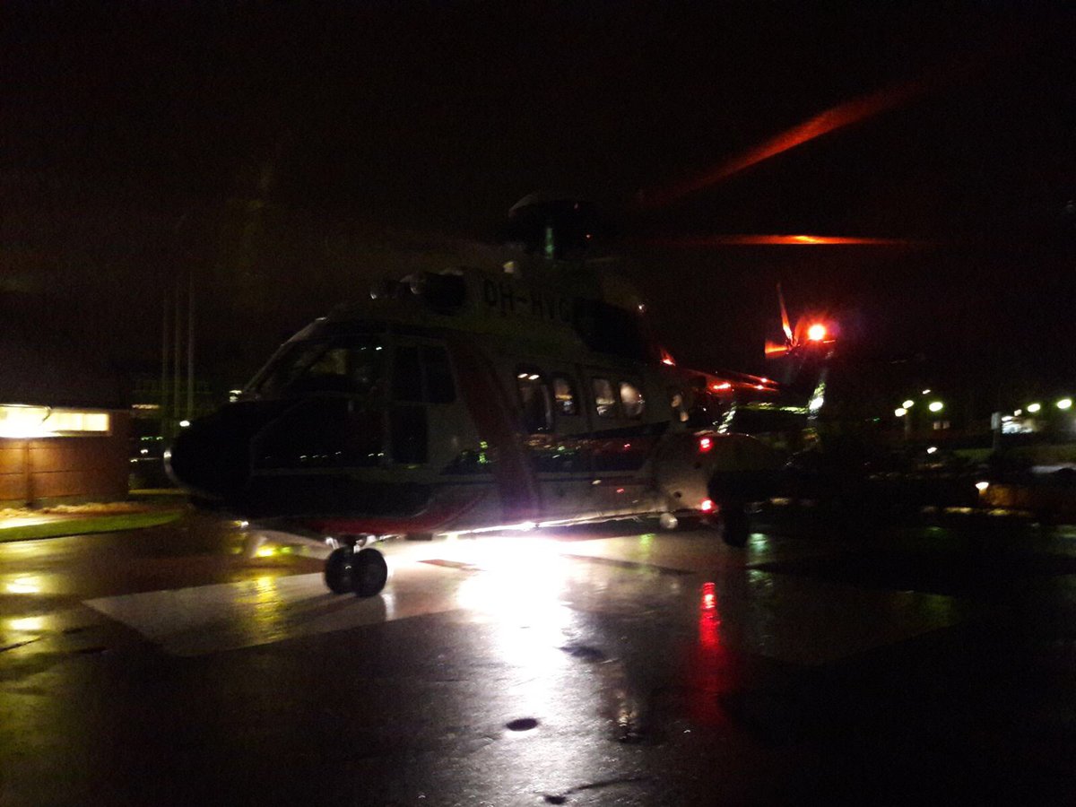 rajaheko's tweet photo. Ålands Centralsjukhus #RajaHeko100 #medevac. Täällä on pimeetä ja räntää tulee vaakatasossa. Onneksi alla #SuperPuma #AS332L1 https://t.co/IuBj2efVw0