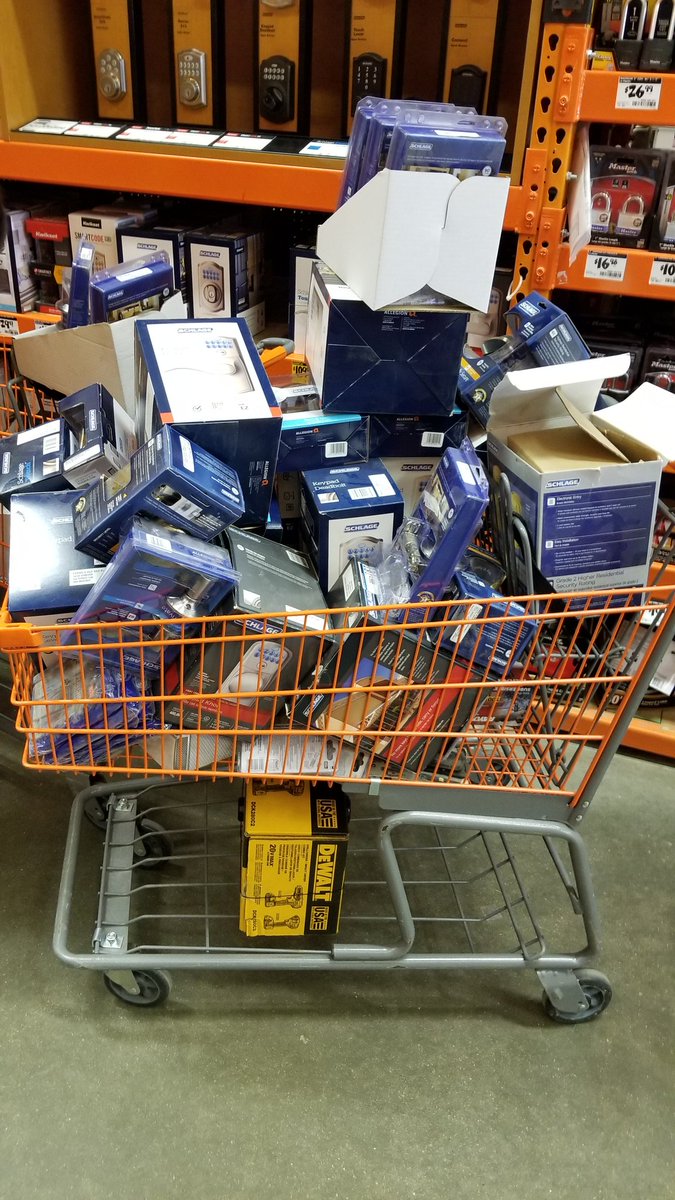 defranco1586's tweet photo. Wow @linda7664 look at this rack diving recovery cart! Yeah buddy #inventory2017 #bestbroad @PjacksonHD3819 https://t.co/sKjnzayG4z