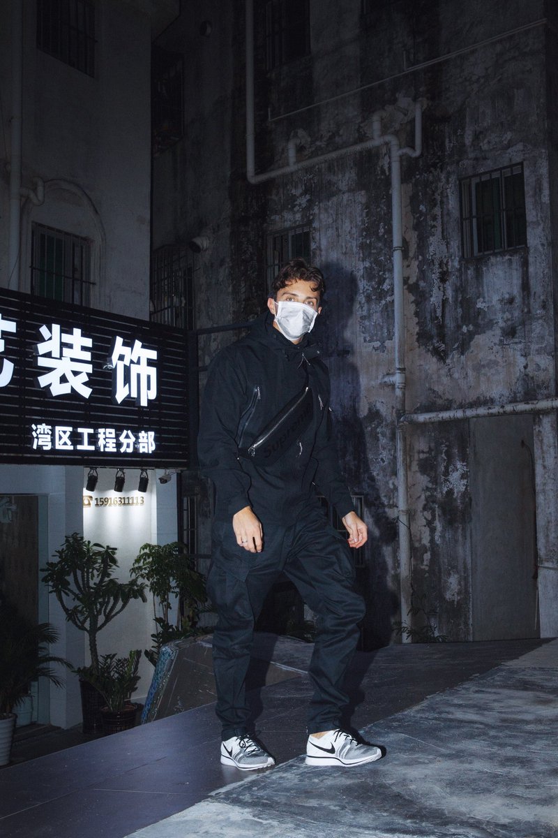 ByLukeWright's tweet photo. My kind of cozy @LouisVuitton @NikeLab https://t.co/UqIPDrX4qO