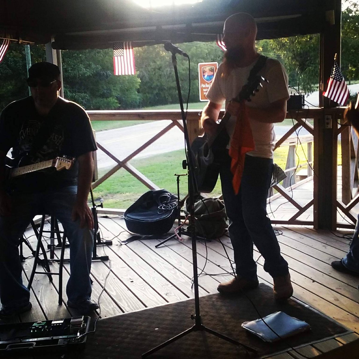 90ProofAcoustic's tweet photo. Cook Morvant and T-Rouge https://t.co/LixtbVyzSK