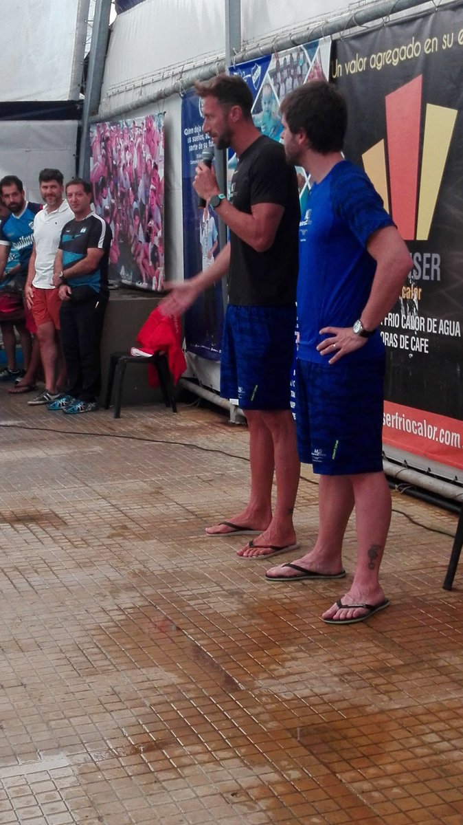 QACNatacion's tweet photo. En el marco del 130 aniversario y de 20 años de la concesión del Natatorio del QAC, el Director Fernando Terrilli agradece @JoseMeolans y @Edu_Otero, su gentileza para realizar la Clínica de Natación. https://t.co/amu9rdqdqX