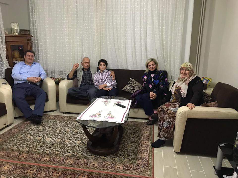 fuatgunday's tweet photo. Fulya mahallemizde küçük bir rahatsızlık geçiren Durmuş Sarı amcamız ile Seher teyzemizi ziyaret ettik. https://t.co/yCZu4u3vtL