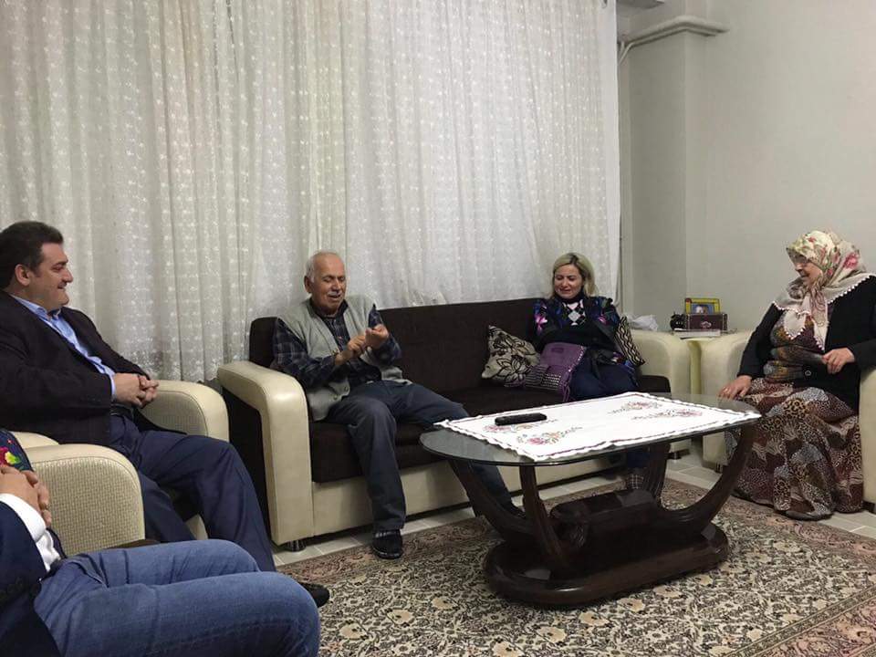 fuatgunday's tweet photo. Fulya mahallemizde küçük bir rahatsızlık geçiren Durmuş Sarı amcamız ile Seher teyzemizi ziyaret ettik. https://t.co/yCZu4u3vtL