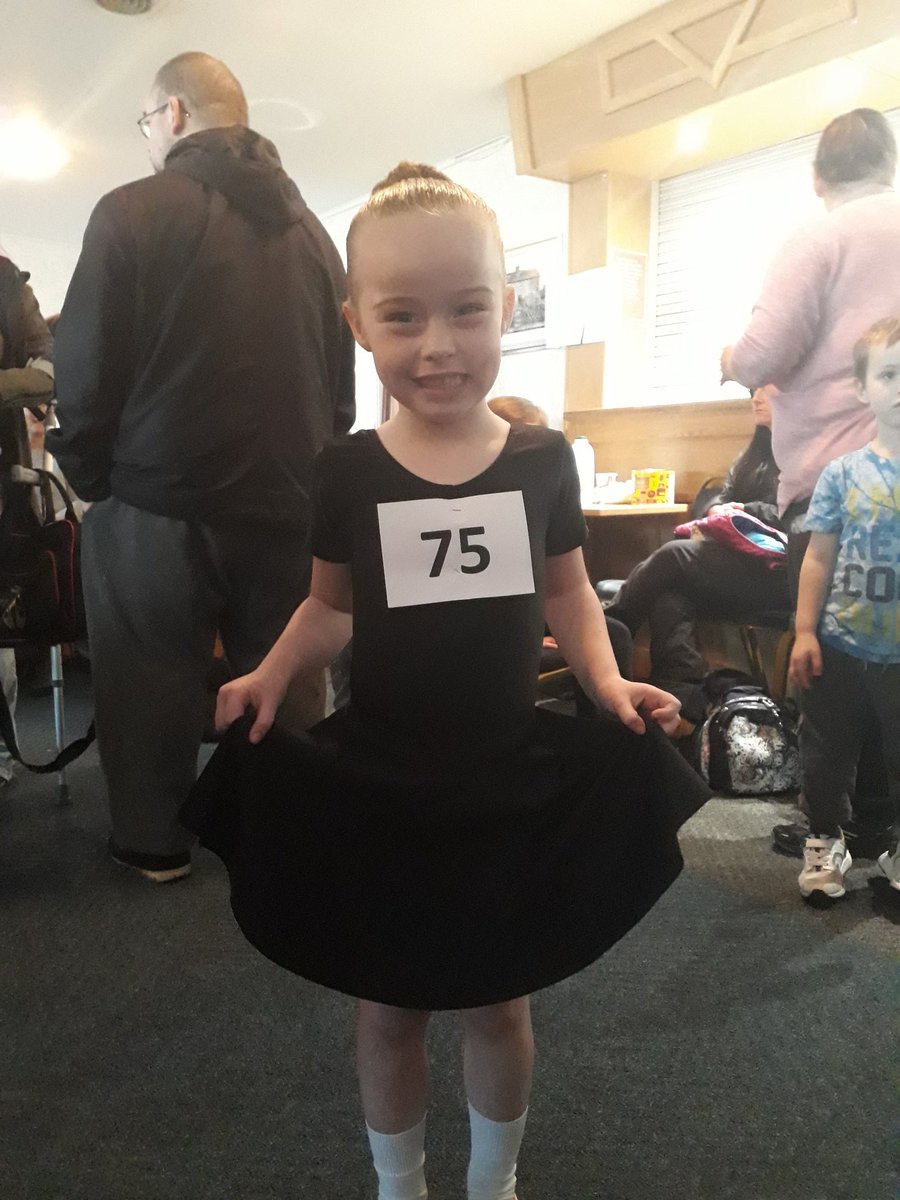 emmafogg3's tweet photo. @QueensCoEURC Millie ready for ballet exam today xx https://t.co/1YEi8GPAq8