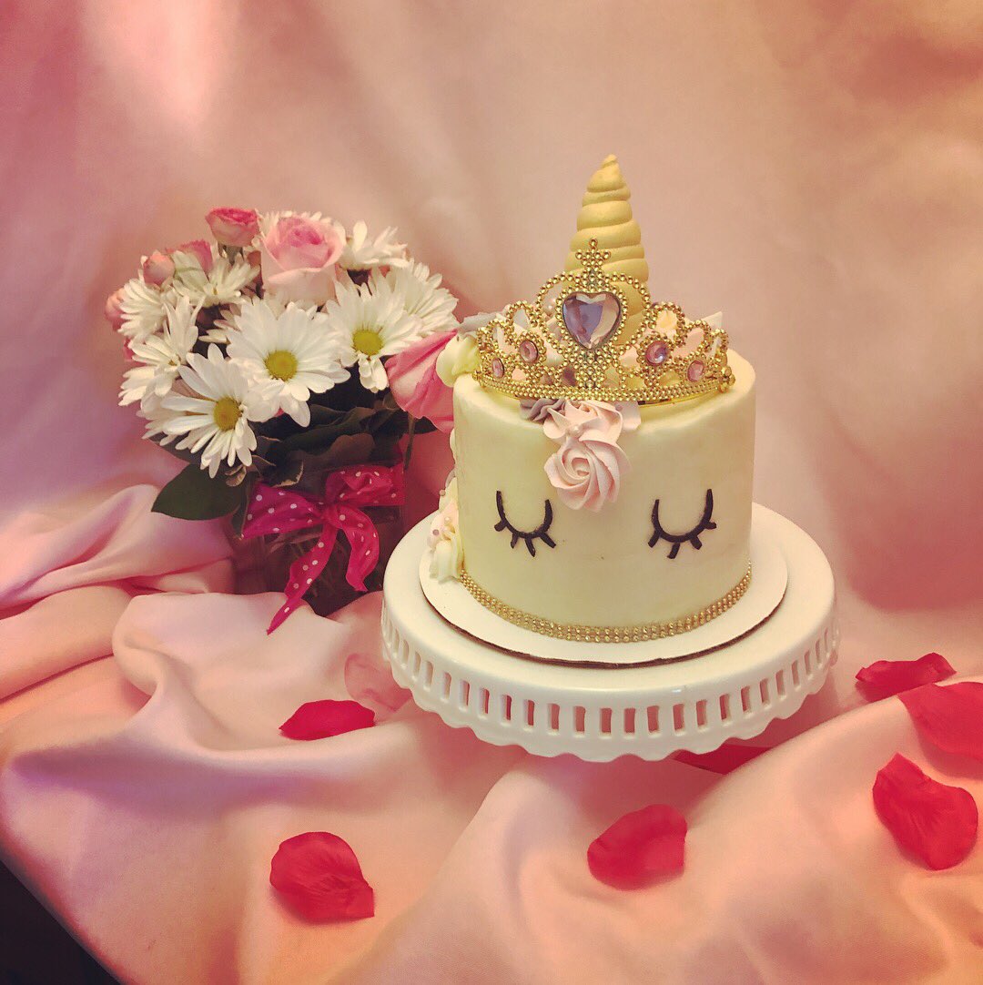 dsrt_1st's tweet photo. Our latest unicorn cake #unicorncake #conciergebaker #dessert1st #onlinebakery https://t.co/quPIBV1IUX