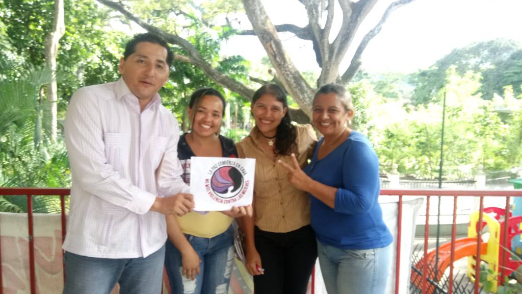 Roraima15's tweet photo. Por nuestro derecho a una vida libre de Violencia, sigamos difundiendo  #LaPazComienzaEnCasa No más Violencia contra la Mujer #NiUnaMenos #VivasNosQueremos https://t.co/yIqKYuGwur