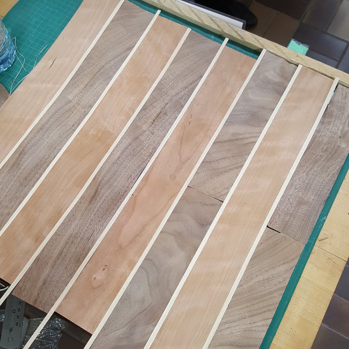 KokaBoraCreate's tweet photo. Making progress on chess board too.

#kokaboracreations #woodworking #woodshop #workshop #fairnovember #uofg #chess @uofg https://t.co/2HHD1x2jV2