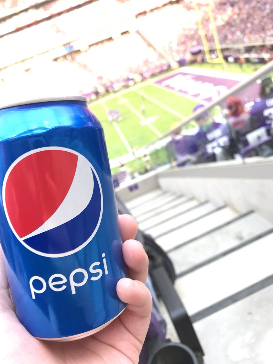 agentzero0101's tweet photo. #CenturyLinkLegends #skol #vikings #Gameday #pepsi https://t.co/q7QKbDRnUJ