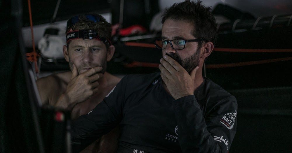 ScanVoile's tweet photo. #VolvoOceanrace / @DongfengRacing perd gros, #PascalBidegorry : "“We are f******, completely f*****” https://t.co/Vv71O7vOiA https://t.co/mnEi6Wsfsg