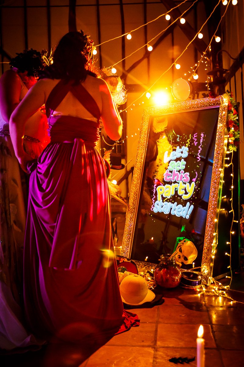 MimeoFun's tweet photo. Celebration time by@linaandtom photography make weddings really special#wedding#bride#reception#photobooth#mirrorbooth https://t.co/ufYDnqjzoC