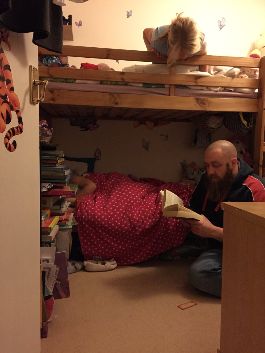merkydismal's tweet photo. @EastergateCe #getcaughtreading #bookweek2017 nothing like reading Harry Potter with daddy at bedtime π https://t.co/knpCzjOfRr