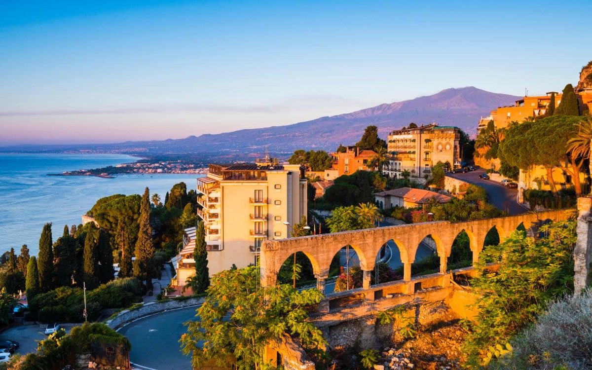 MatatallThomas's tweet photo. @SalemState is offering a trip to #Sicily for March spring break 2018! https://t.co/wavAQufMBp
