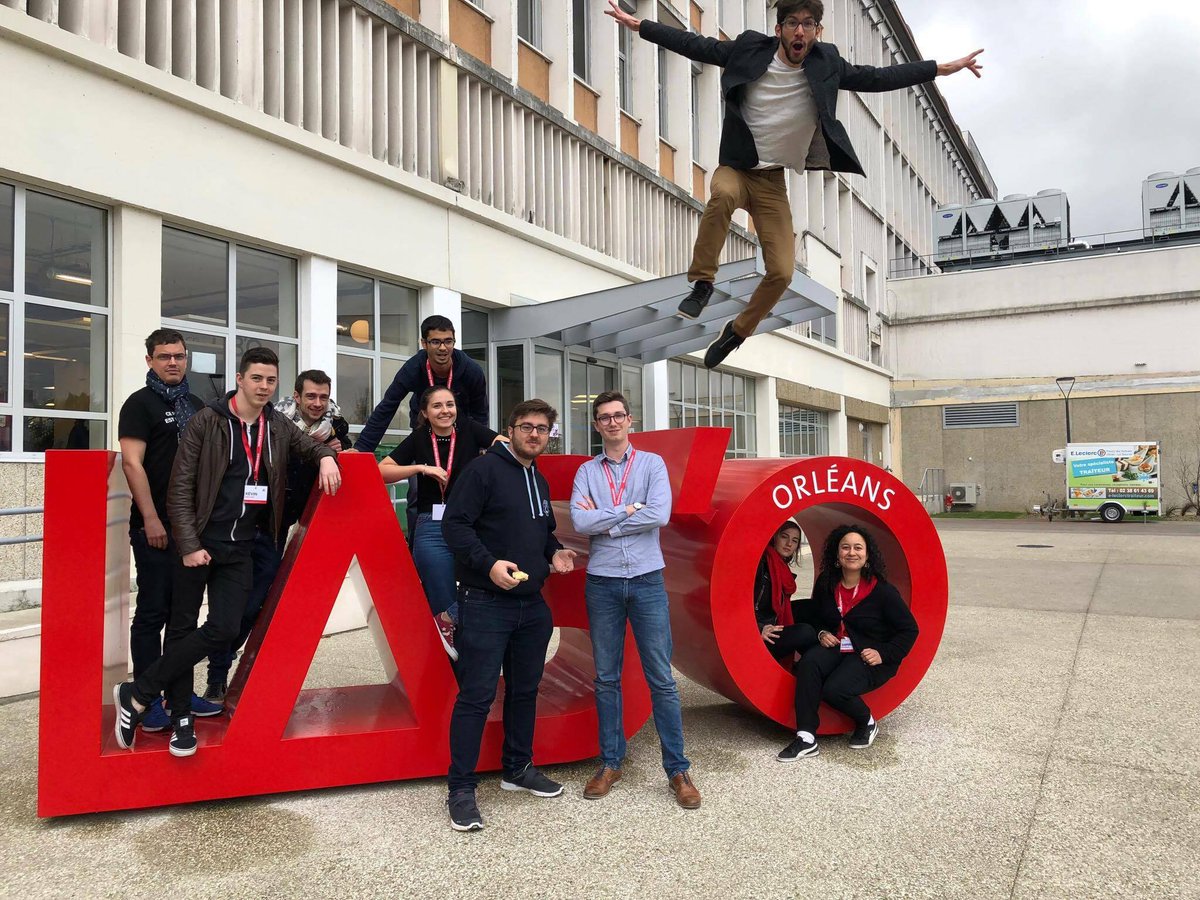 ShowMainProd's tweet photo. Félicitations @BeeWe_ ! 🐝Prix coup de coeur du #StartupWeekend @SWOrleans https://t.co/wdVhcCRndO