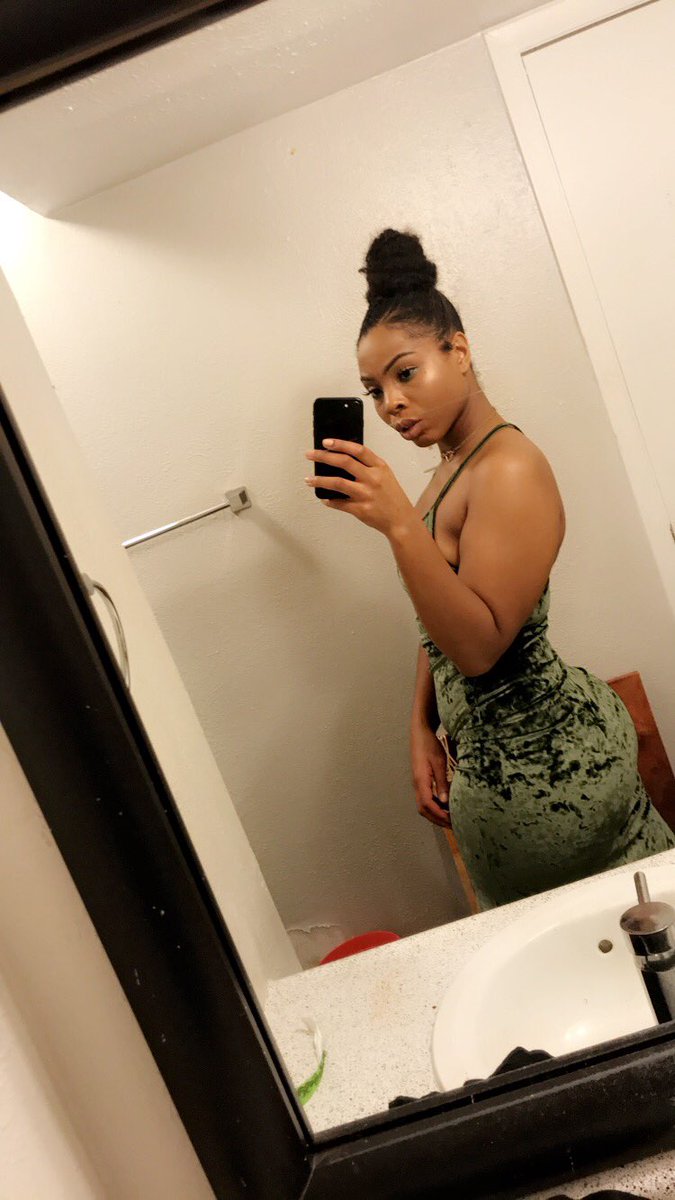 bridgesjamess's tweet photo. His fav meal 💚👀😏 https://t.co/T7W2e7K6Bh