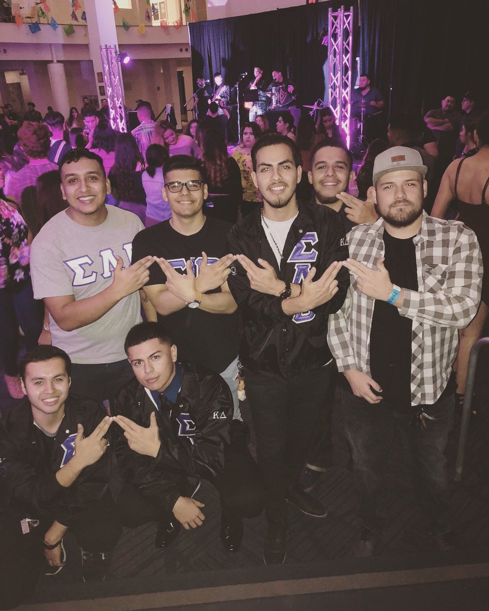 CSUSBBETAS's tweet photo. Quick recap of Friday's Latin Night 2017 #KausedDamage #KDAllUpInYo  #Wristbanding #Waters #OutHereHydratingTheThirsty #BetasDontDoAnything #TopFlightSecurity #AquiAndamosAlOneThousandYNueveCientosOchentaSeis #SLBTwitter #PuroParty #Desmadre #ElFantasmaMadeAGuestAppearance https://t.co/xukgm5DlVh