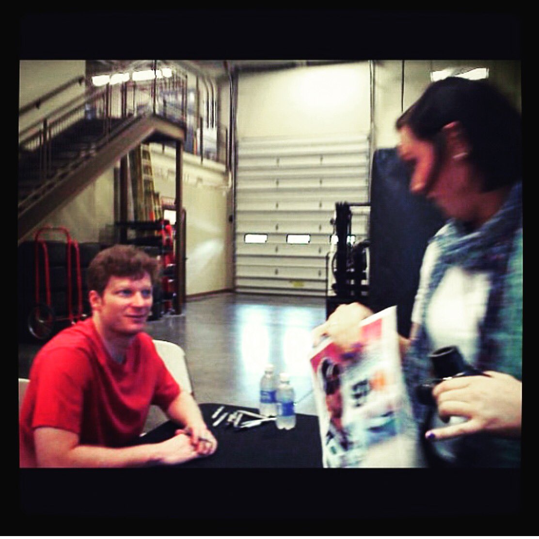 ekkhfit's tweet photo. The day I met #dalejr is a day I’ll never ever forget. He was sweet! I’ll never forget how nice he truly is.. he is a great man. And he will be more then missed!! #jrnation #nascar @dalejr @mrsamyearnhardt  THANK YOU DALE JR!!! Thank you. https://t.co/PfVgYzaiwR
