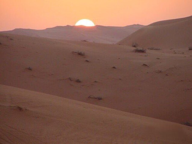 Saudiinpic's tweet photo. هنا صحرا وجحيم الغزاه.
وهناك جنة وورد يفوح شذاه.
وتلك مدينة رسول الله 
وهذا بيت الله 
#المملكه_العربيه_السعوديه #لبنان #اطردوا_المليشيات_الايرانيه https://t.co/ke2CQYXNKy