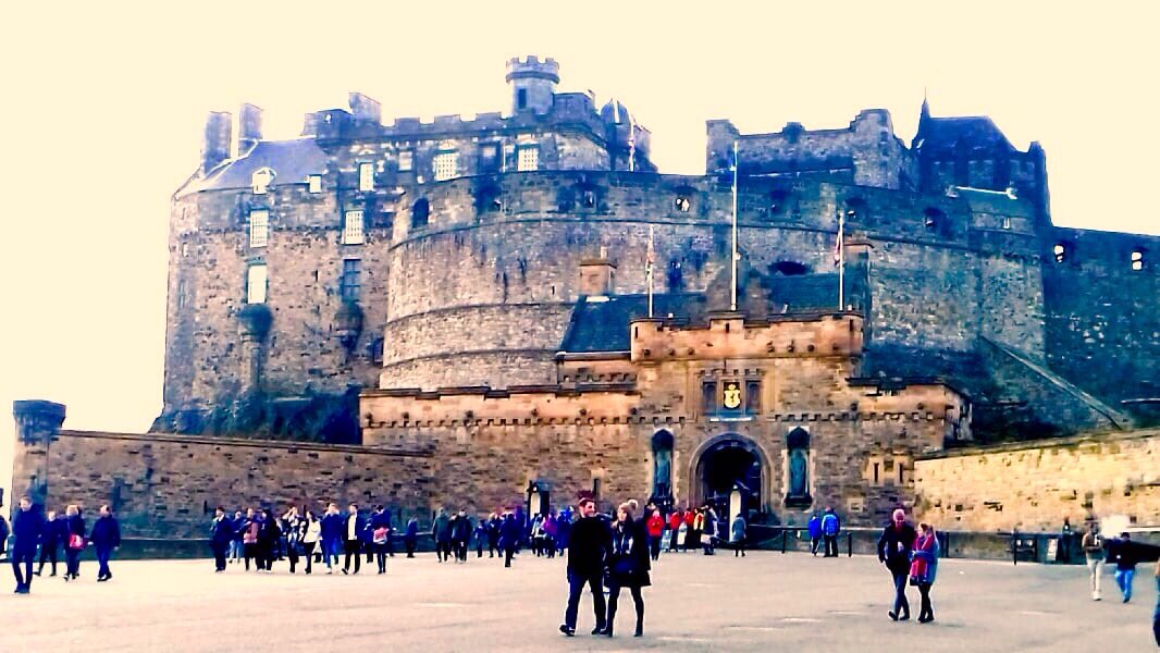 PatsyDuffy3's tweet photo. Edinburgh is a beautiful city and I have really enjoyed exploring the castle, the Christmas market and more the last few days. I shall look forward to returning. I wish I had brought my camera though. https://t.co/m2ThETGNVX