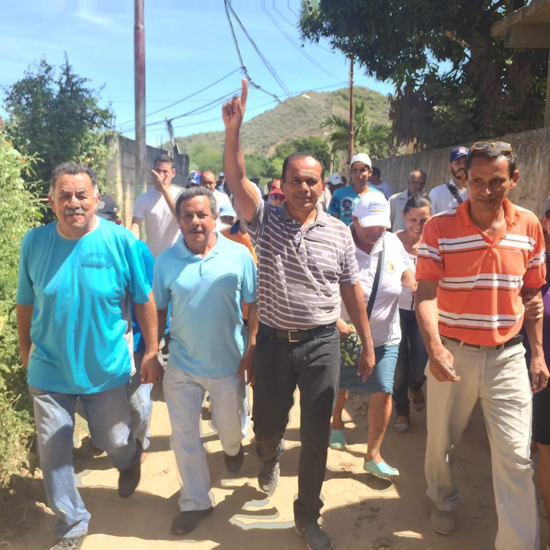 pinooscarr's tweet photo. #19Nov Contacto #CasaXCasa Sector Aricagua. Excelente receptividad #PorElRescateDeAntolin #OscarPinoAlcalde #SomosAntolin https://t.co/F8cf83Bs3J