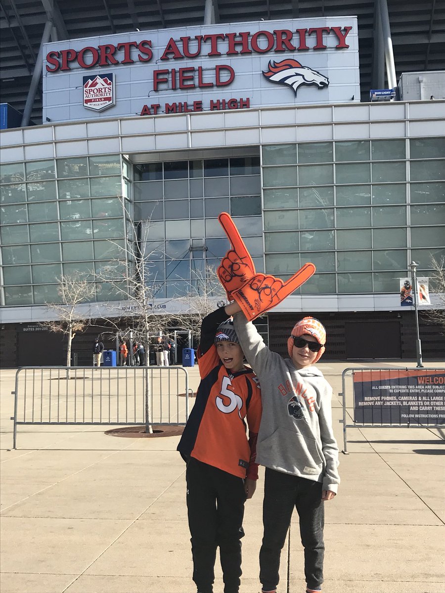 ChristaBBell's tweet photo. Let’s go Broncos #CINvsDEN https://t.co/Tjp39nAJCa