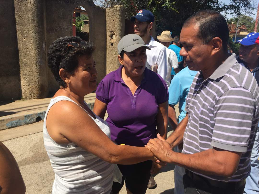 pinooscarr's tweet photo. #19Nov Contacto #CasaXCasa Sector Aricagua. Excelente receptividad #PorElRescateDeAntolin #OscarPinoAlcalde #SomosAntolin https://t.co/F8cf83Bs3J