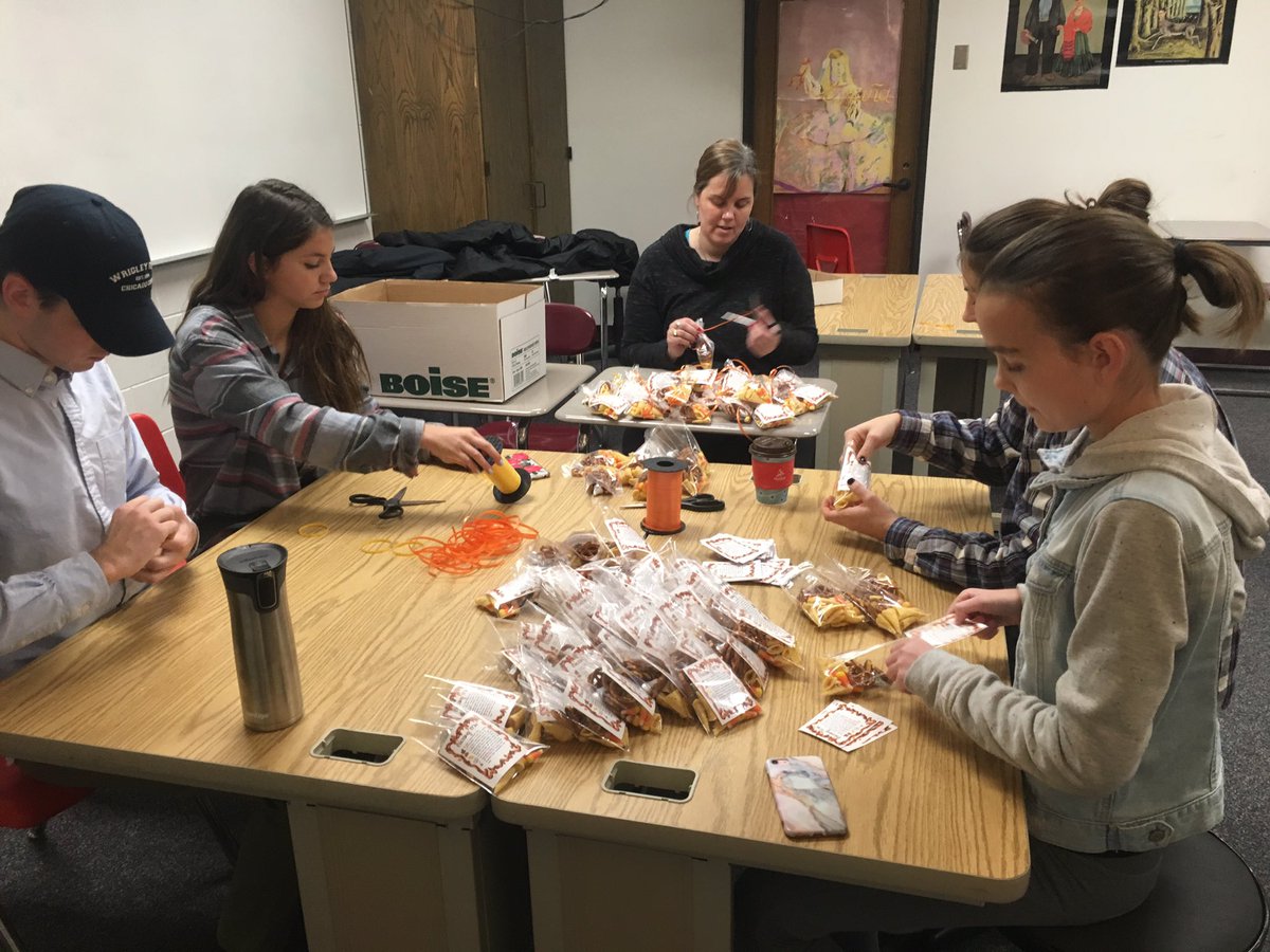 WestonkaDECA's tweet photo. DECA and @MWHS_NHS were #Limitless this morning, working hard to make over 275 gift baskets for people attending Westonka Food Shelf's Thanksgiving Dinner this week. Thank you to all who came and helped! https://t.co/NNbaRRW66V
