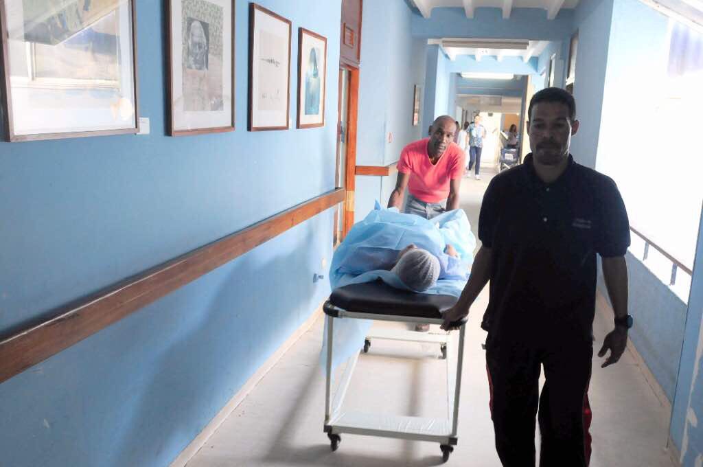 rafaellacava10's tweet photo. Entre ayer y hoy se hicieron 234 cirugías en el hospital Adolfo Princelara de Puerto Cabello. Récord histórico. Así es q se gobierna. Carabobo está cambiando la cara. https://t.co/FD21Poo7Np