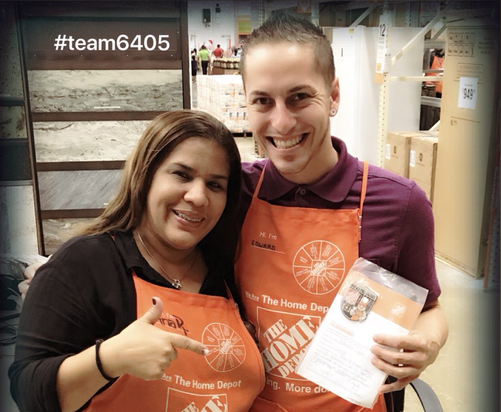 lissette_p_q's tweet photo. Awww Edward! @amendoza7318 reconoce el gran trabajo de Edward!!Gracias por tu compromiso y dedicación en el D27! Estamos muy orgullosas de ti!! #team6405 @fantonio34 @ANA_JIMENEZ4 @BriandRamos976 @noel_reyes00 https://t.co/LCTwPYfo7F