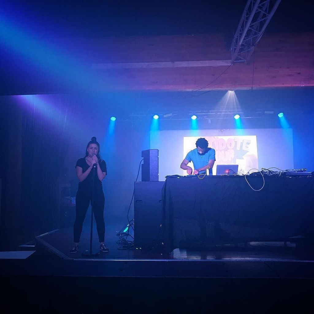 DittoGooey's tweet photo. In other news, @monoxpoly and @alyssmusic SLAYED las night ✨ 😱🤘#antidotetour #monoxpoly #freetherobots #daedelus #alyss #unionEP #unionnightclub https://t.co/r7wJBF3h37