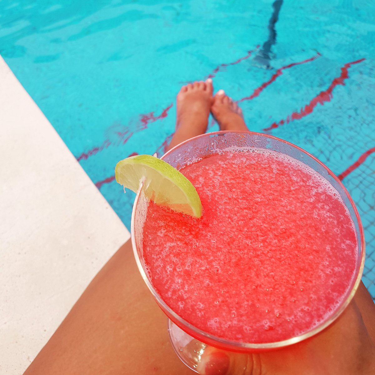 wakemeupGM's tweet photo. Poolside Sunday😎🍹 #strawberrymargehrita #mangobar #sensatoripuntacana https://t.co/25vlOq1NAp