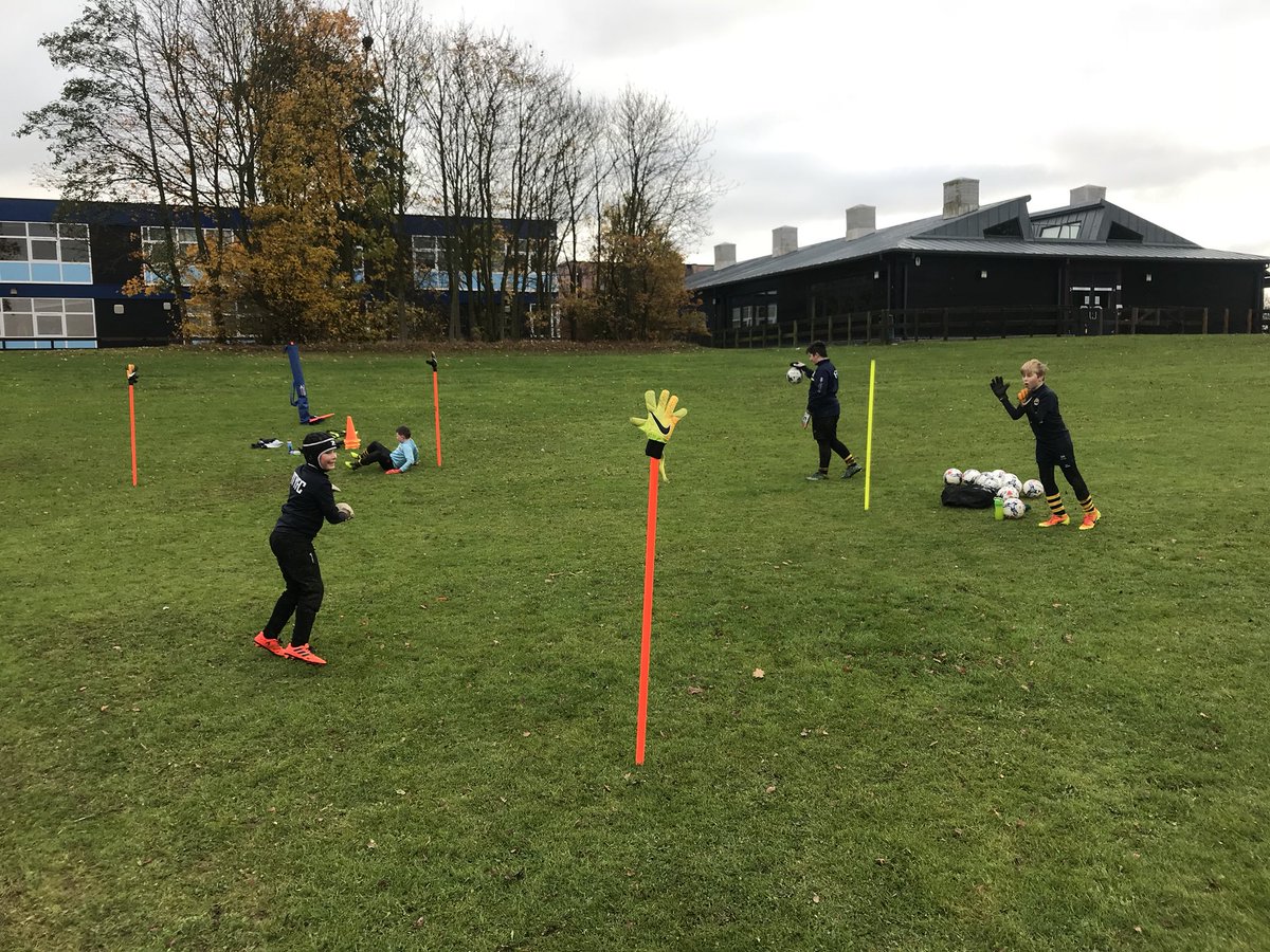 P1Goalkeeping's tweet photo. Good session with our @braintreeyfc GK’s! 💙💛 see you all next week 👍🏻 https://t.co/Rsp0BvMCk5