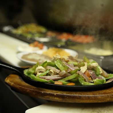 therealcasavega's tweet photo. That Sunday sizzle #sundayfunday  #fajitas #sundayfunday #authenticmexicanfood #peppers #onions #casavega https://t.co/SF3QMUAvYk