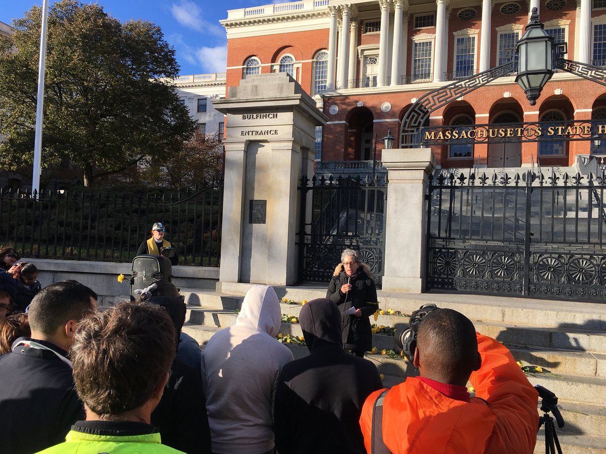 WalkMass's tweet photo. “Tell your legislators that safe streets are important to you. Go to your community meetings and say bump outs and safe bike lanes are more important than a parking spot.” #WDR2017 https://t.co/192590dkIx