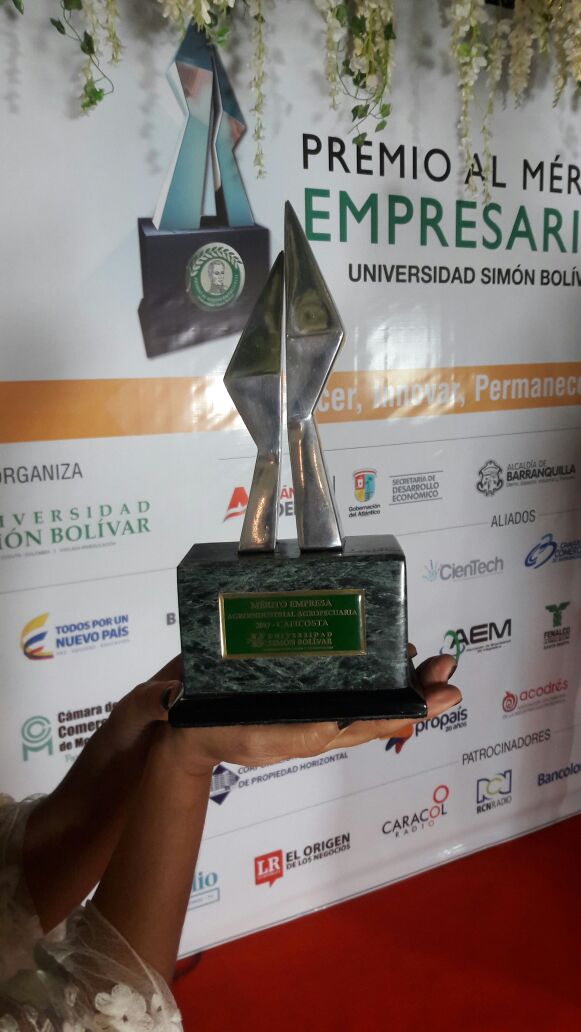 CAFICOSTA's tweet photo. Agradecimientos @unisimon Organizadores del @premioMESB Categoria Agroindustrial estimulo a un Equipo comprometido con el CAFE CARIBE su Sostenibilidad @PROCOLOMBIACO  @FedeCafeteros @bololo_lab  @CamComercioSM  @FrancoOvalle @BancodeBogota @Bancoldex @Finagro @CorferiasCaribe https://t.co/KoQU4Hk8rZ