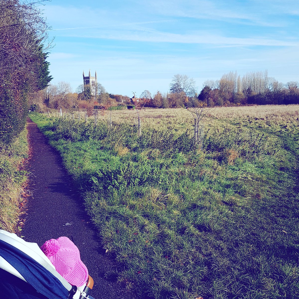 sophlgriffiths's tweet photo. Ending #selfcareweek with a gorgeous walk and some time to breathe. Sunshine at this time of year is so good for the soul #SelfCareSunday https://t.co/2waKHV1Egx
