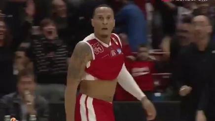 Gazzetta_it's tweet photo. VIDEO Pazzesco: #Jerrells e #Filloy, triple in 4 secondi e secondo over time! https://t.co/AX0mqY7MZs #basket #highlights #SerieA https://t.co/IeJes9gkMk