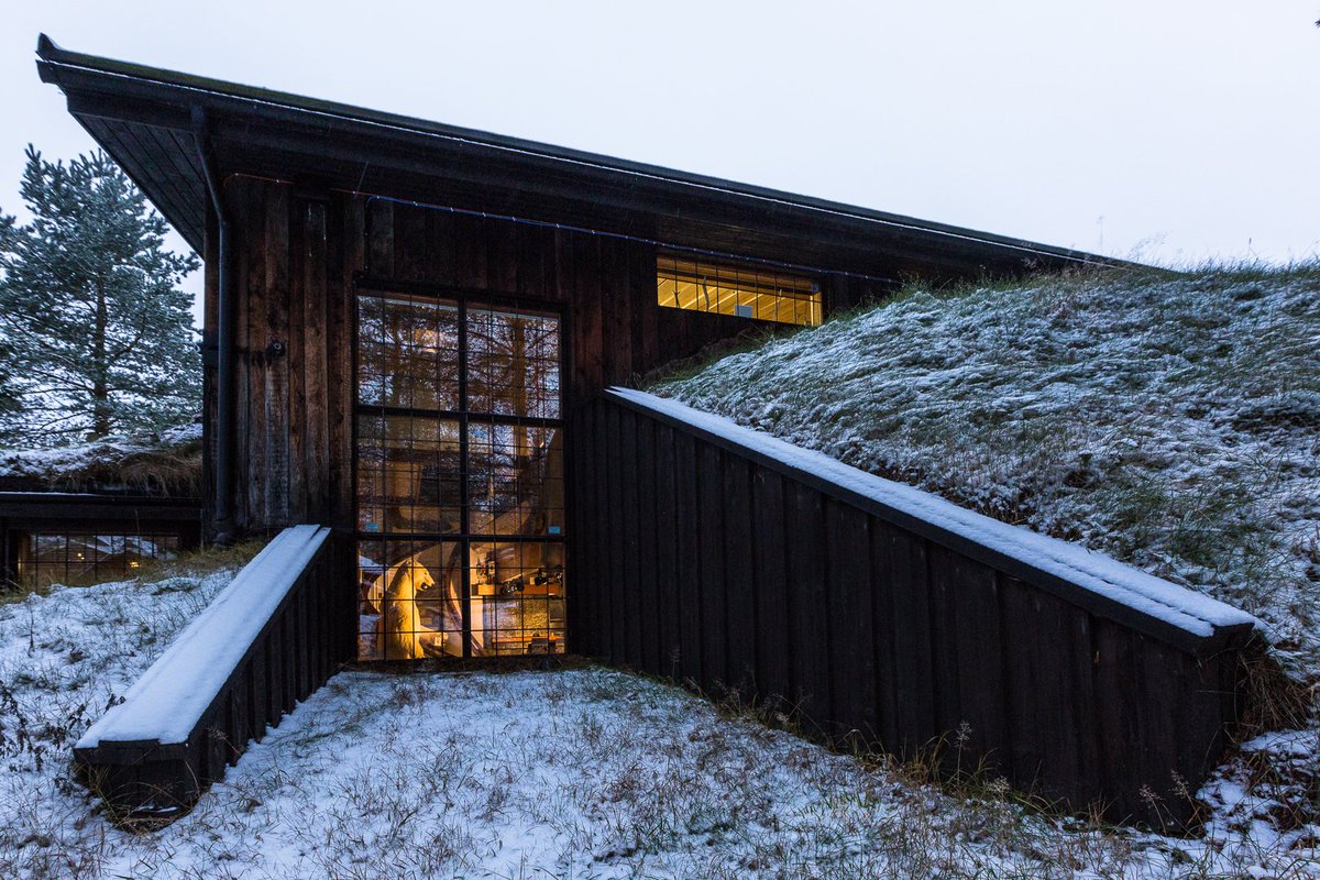 susanna_oksanen's tweet image. This weekend I became member of the #FinnishArcticClub and my new photobook “Svalbard skiing expedition 2017” was published! Read more and check out also photos from the Arctic Museum #Nanoq in blog: suski.pictures.fi/blog/88/