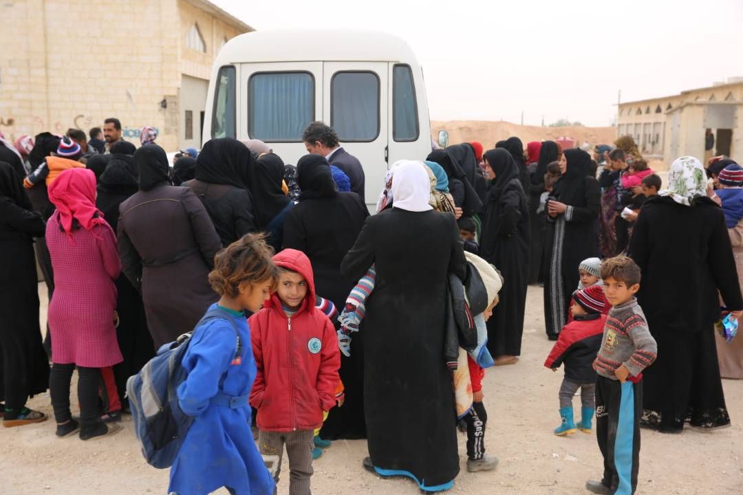 max_f_diana's tweet photo. The #SFPA mobile clinic providing #womenhealth #reprohealth services. Here in #Jibreen (east #Aleppo) IDP camp where they provide 70-90 consultations per day; 40 are #pregnant women & among these, 20 are below the age of 18, for some not their 1st child! #SafeBirth also in crisis https://t.co/zwG92TjJzv