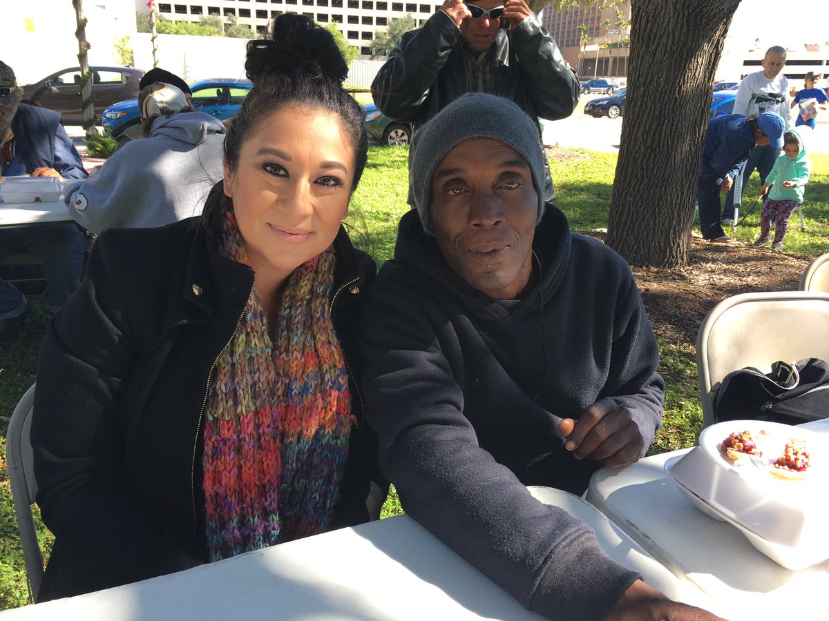 marisolbligh's tweet photo. Sunday funday at #ArtesianPark. Spend my morning with group #tacosnotbombs who served over 150 warm Thanksgiving meals! https://t.co/DT2sS1mdxV