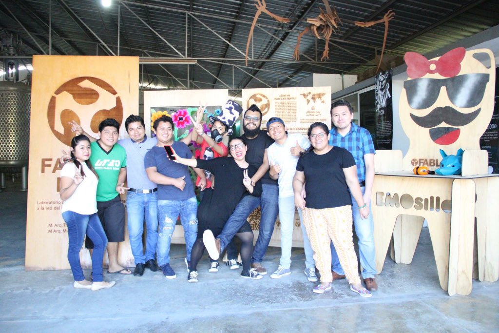 fablab_maya's tweet photo. ¡Gracias a todo el equipo! ¡Makers ayudando a otros Makers! #makers #quintanaroo #zonamaya #artesania #fablabmaya #fablab #fabcraft https://t.co/0I82pRyd9d