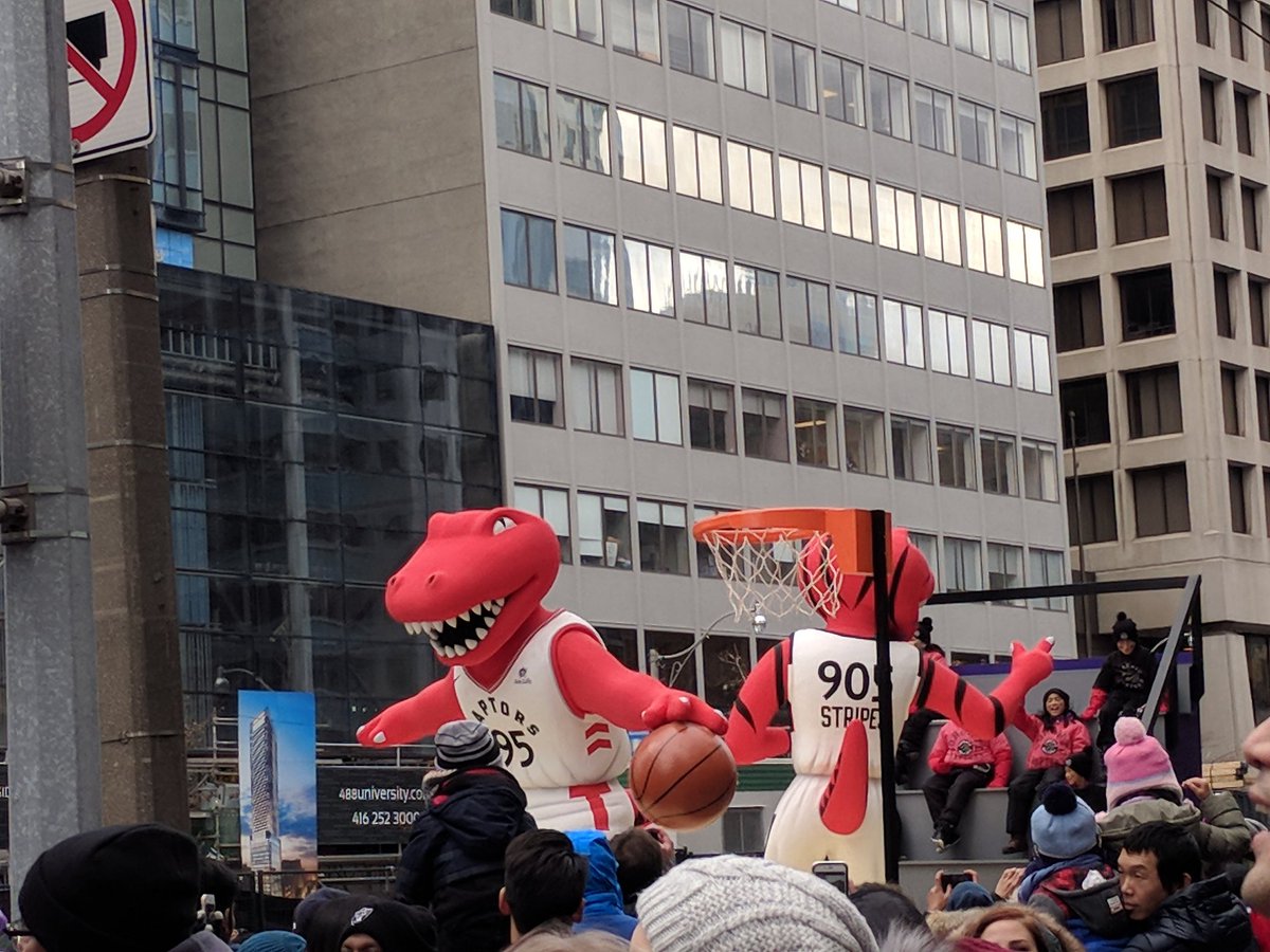 YashYanthi's tweet photo. Ho!ho!Ho!! At the @TOSanta parade today!! #SantaClausParade #santaTo https://t.co/VJtnheQ7Dh