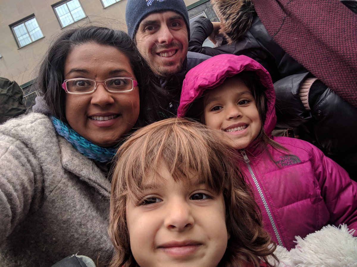 YashYanthi's tweet photo. Ho!ho!Ho!! At the @TOSanta parade today!! #SantaClausParade #santaTo https://t.co/VJtnheQ7Dh