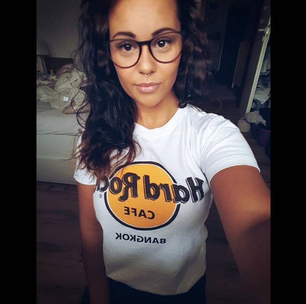 Another day, another selfie✌🏼 We love seeing your clients rocking their #Menrad frames - order yours in now by emailing frames@menrad.co.uk